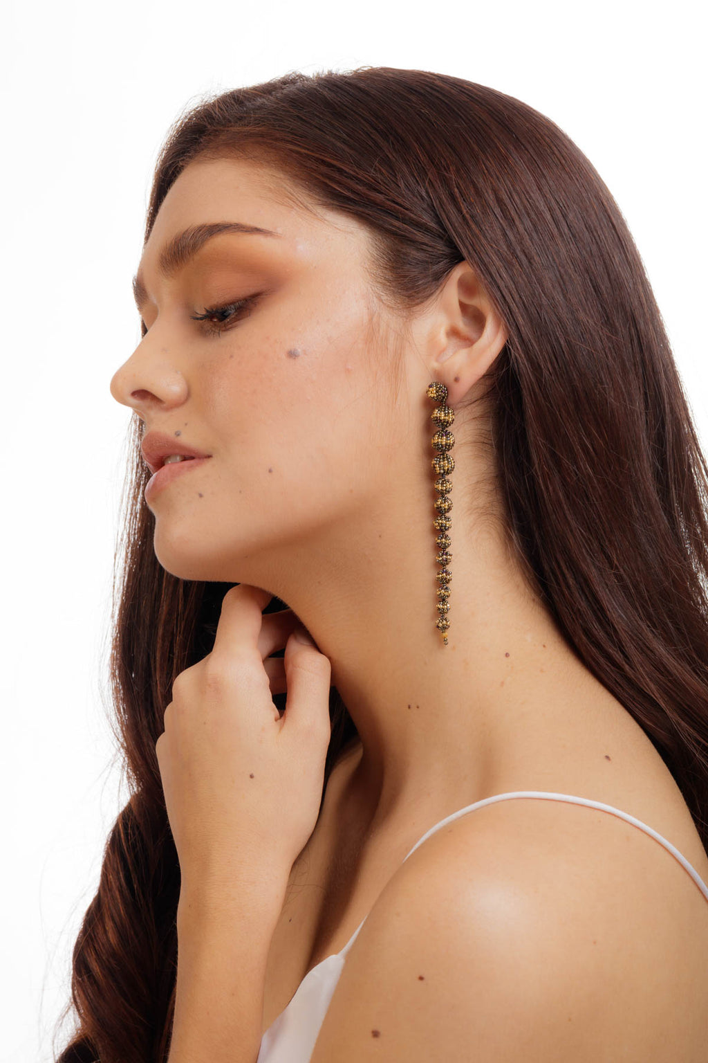 Aretes con cadena -   Earings piercings, Ear jewelry, Earrings